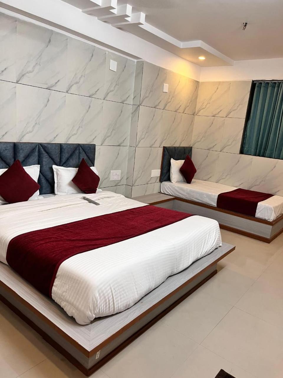 Hotel The Grand Pritam 甘地讷格尔 外观 照片