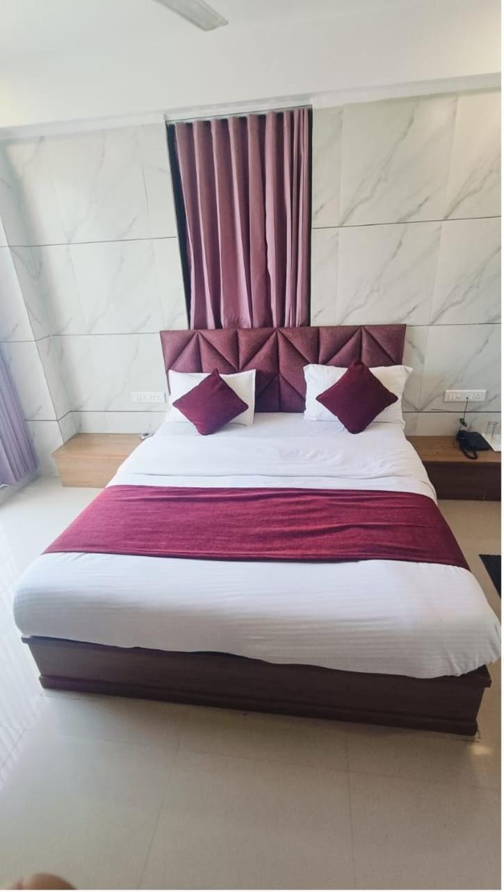 Hotel The Grand Pritam 甘地讷格尔 外观 照片